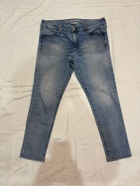 American Eagle Super  Stretch Light Wash Blue Jegging Low Rise Size 14 Short